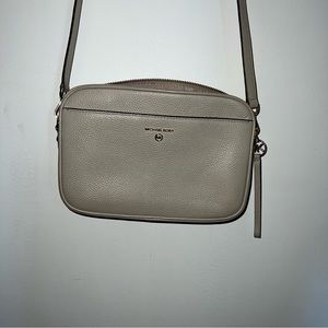 Michael Kors White and Gold Luxury Hand/Shoulder Bag